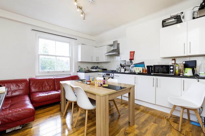 			4 Bedroom, 2 bath, 1 reception Flat			 Broadhurst Gardens, WEST HAMPSTEAD